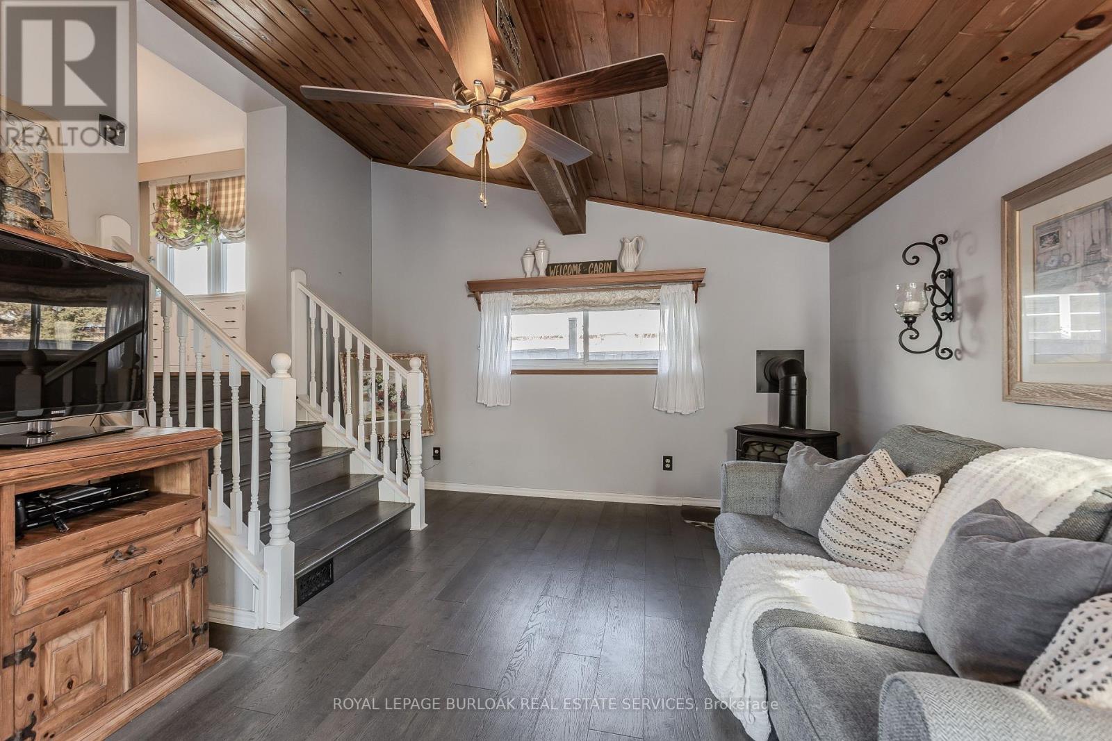 755 Maple Avenue, Burlington, ON - Indoor Photo Showing Living Room