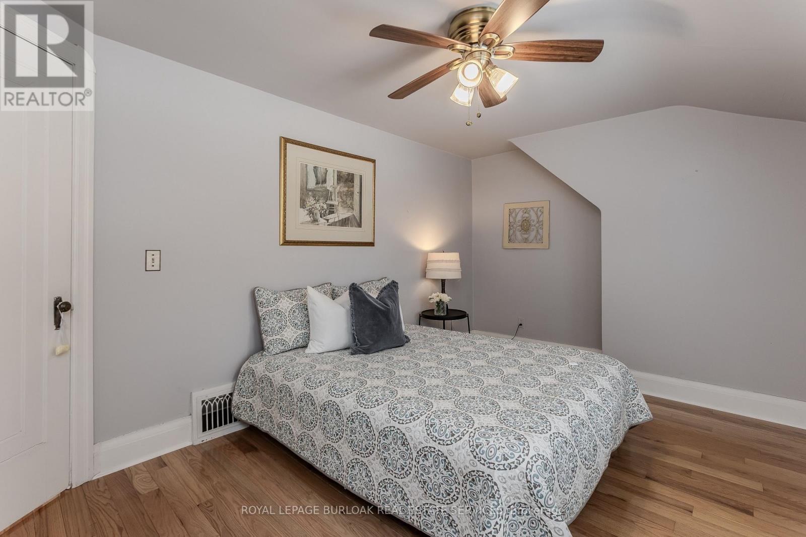 755 Maple Avenue, Burlington, ON - Indoor Photo Showing Bedroom