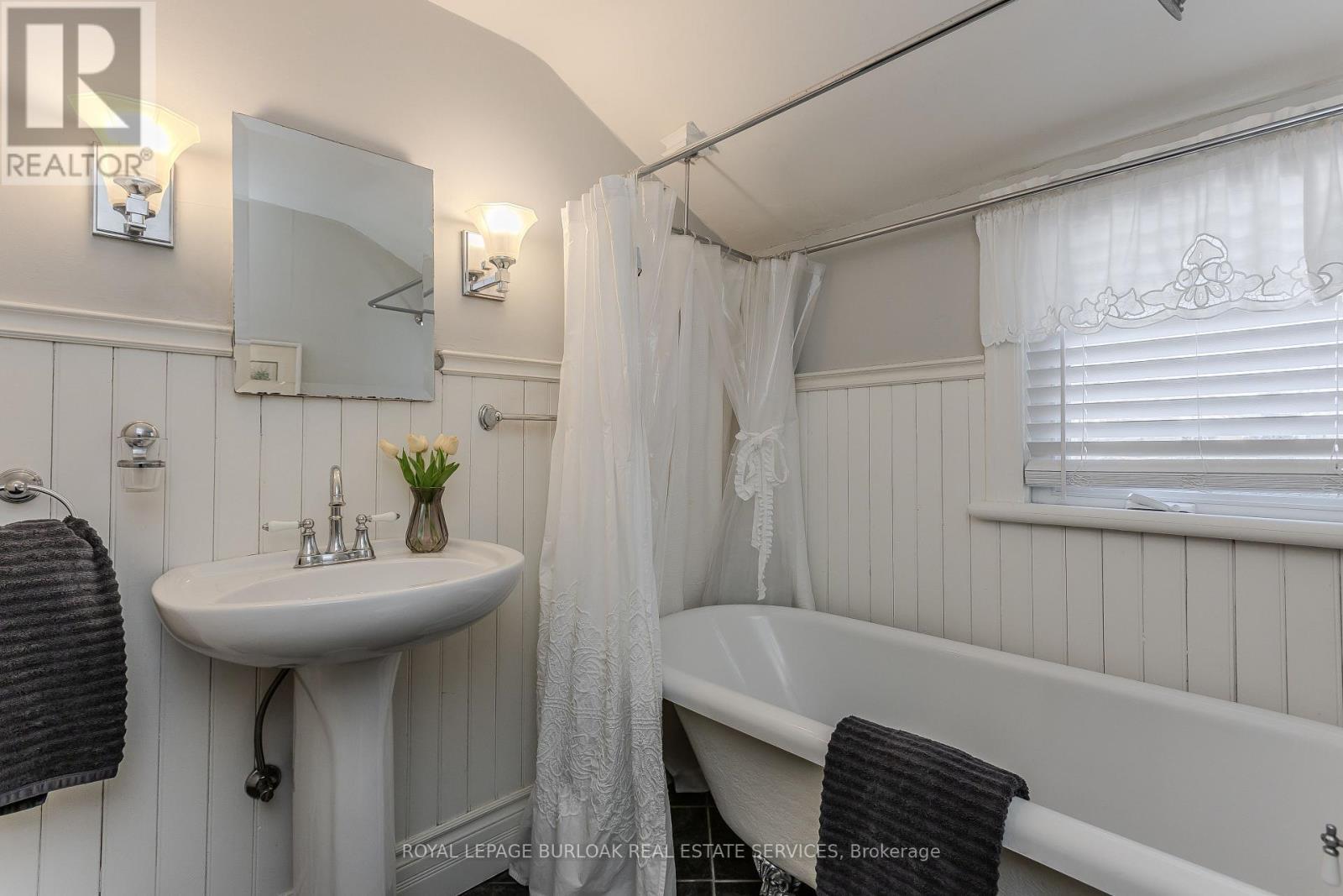 755 Maple Avenue, Burlington, ON - Indoor Photo Showing Bathroom