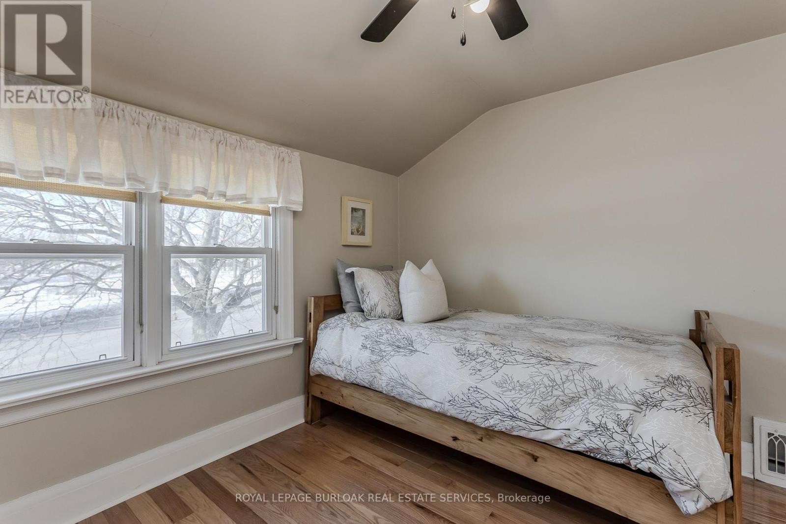 755 Maple Avenue, Burlington, ON - Indoor Photo Showing Bedroom