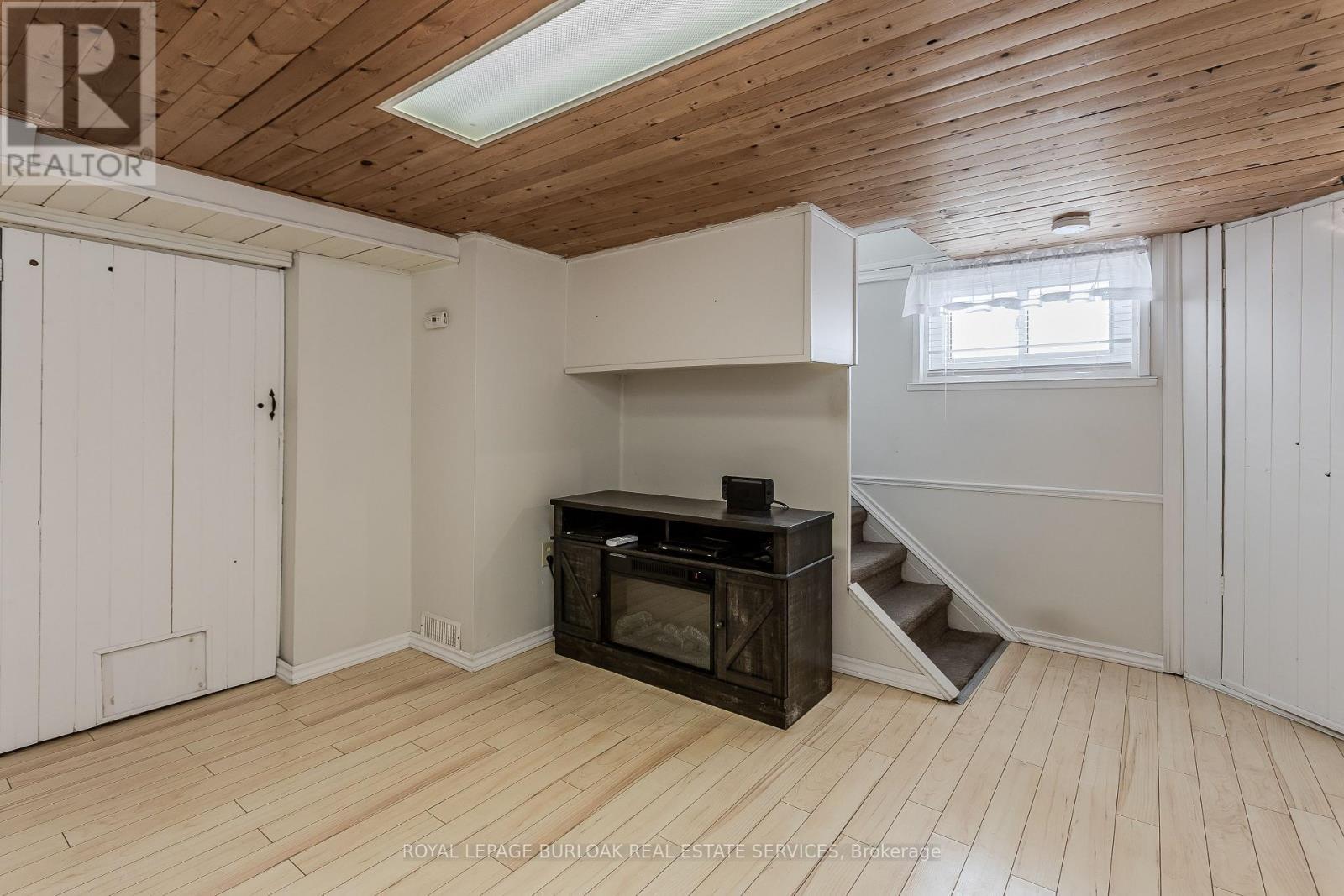 755 Maple Avenue, Burlington, ON - Indoor