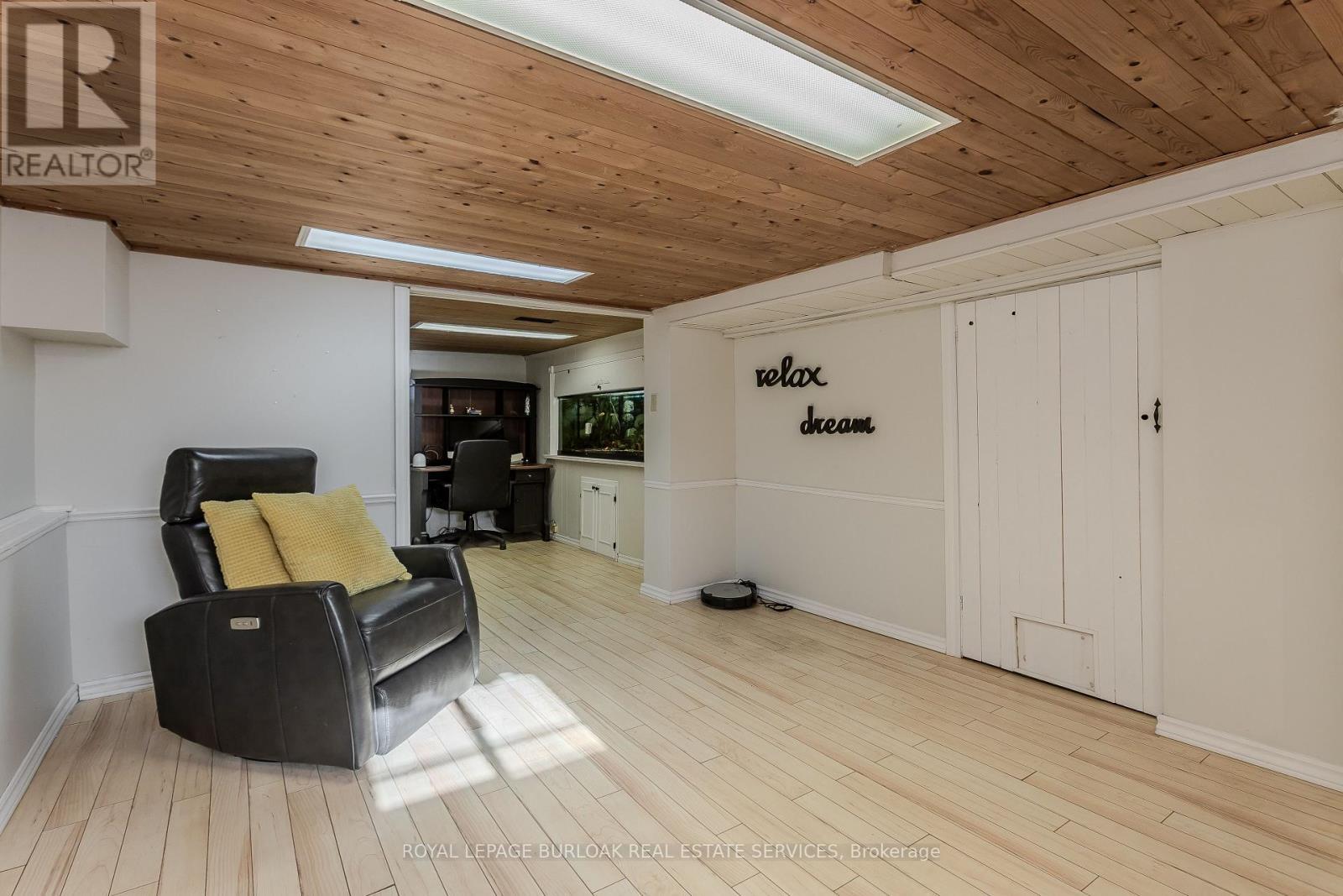 755 Maple Avenue, Burlington, ON - Indoor