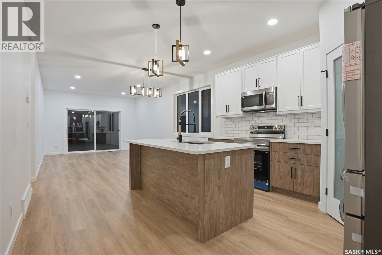 1170 Nightingale Terrace, Saskatoon, SK - Indoor Photo Showing Kitchen With Upgraded Kitchen