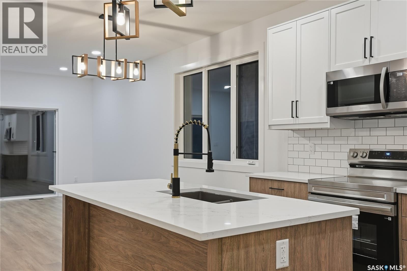 1170 Nightingale Terrace, Saskatoon, SK - Indoor Photo Showing Kitchen With Upgraded Kitchen