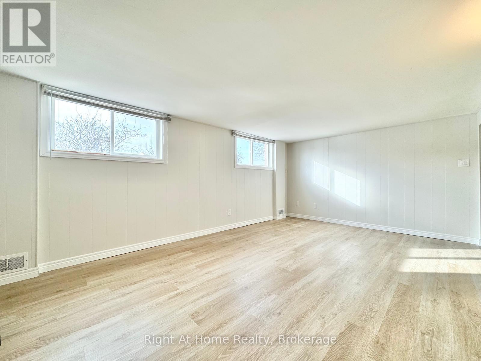 221 First Road E, Hamilton, ON