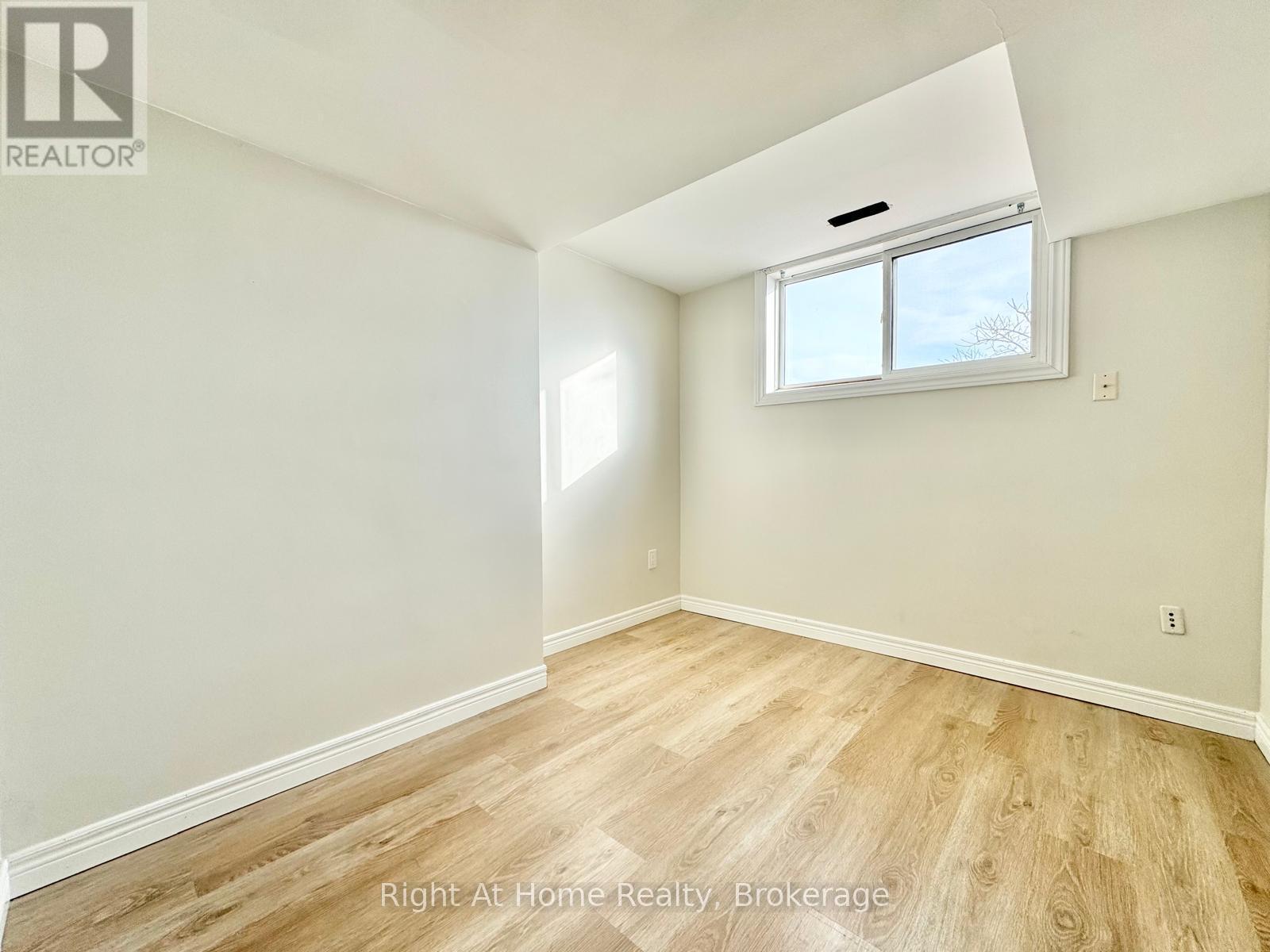 221 First Road E, Hamilton, ON