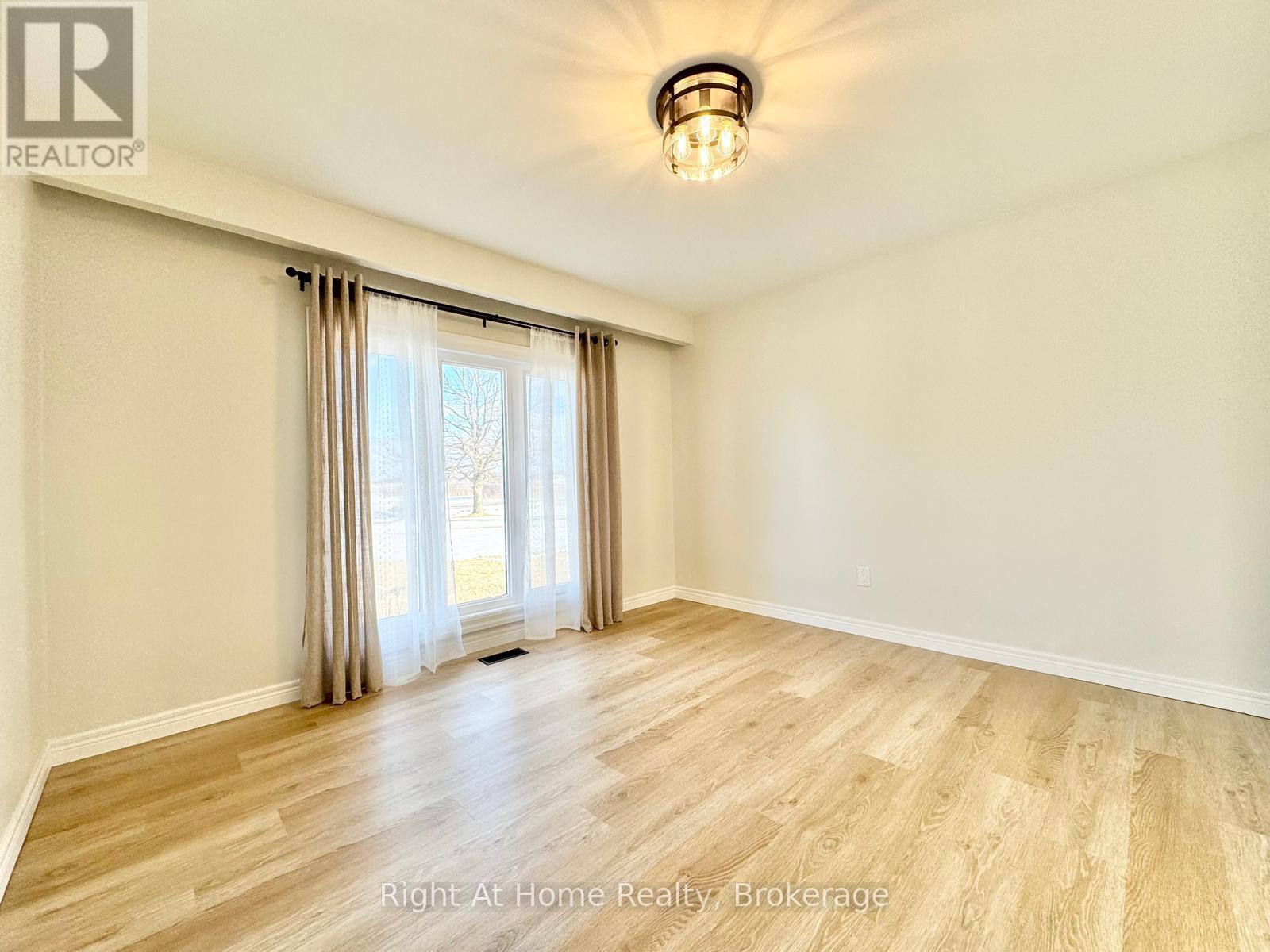 221 First Road E, Hamilton, ON