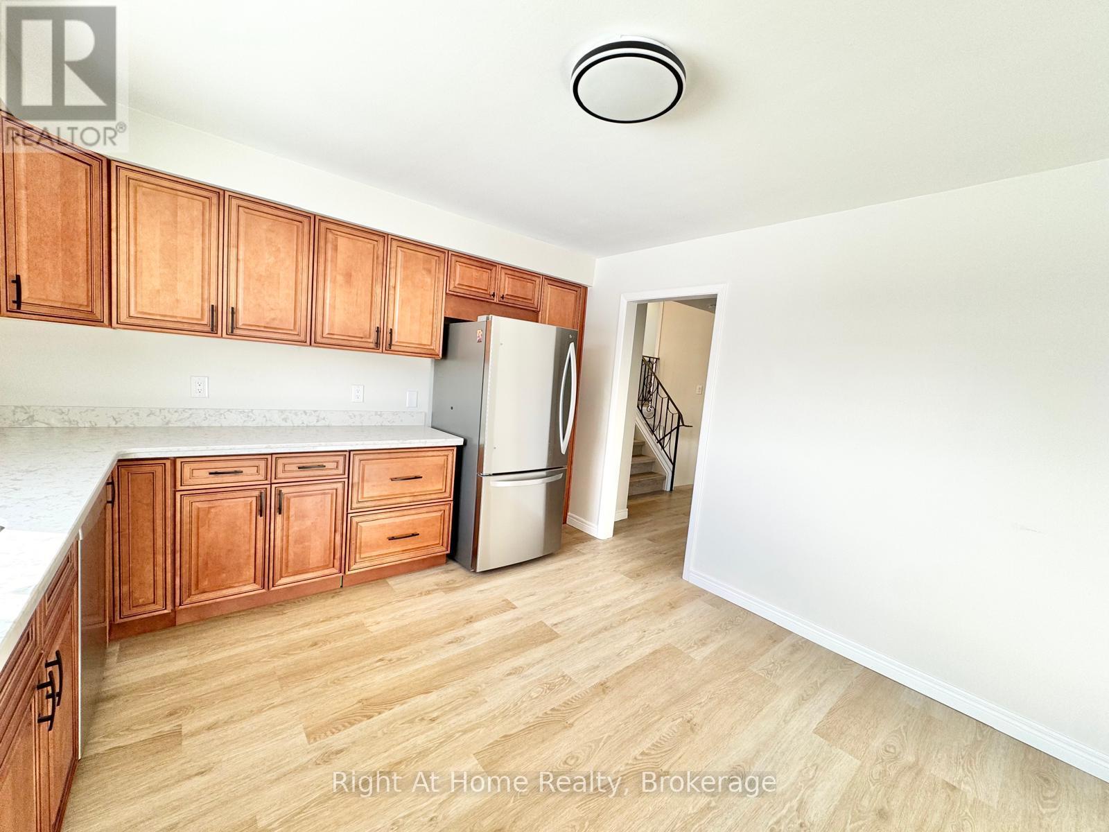 221 First Road E, Hamilton, ON