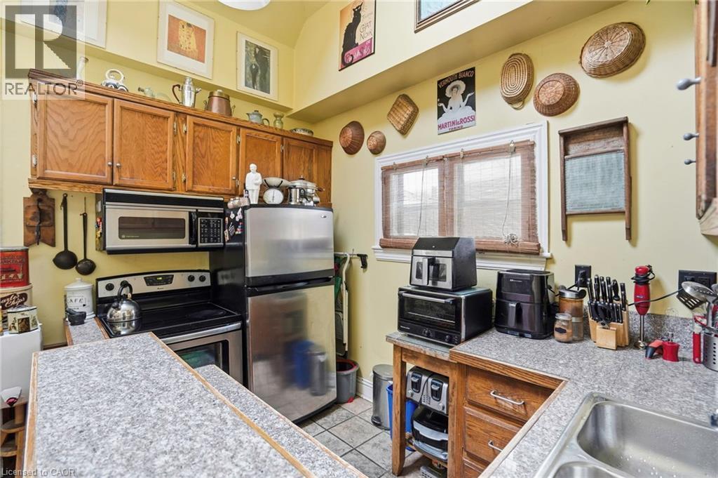 Unit 3 - 27 Ontario Avenue, Hamilton, ON - Indoor Photo Showing Kitchen