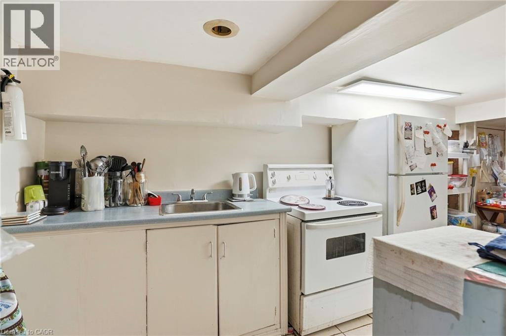 Unit 5 - 27 Ontario Avenue, Hamilton, ON - Indoor Photo Showing Kitchen