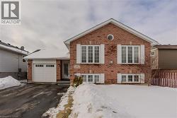 11 ROBINIA Lane Brantford, ON N3V 1E3