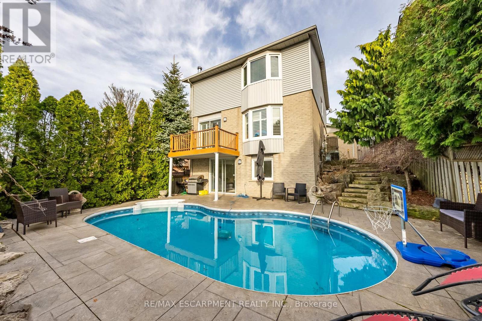 680 Rexford Drive, Hamilton, ON - Outdoor With In Ground Pool With Backyard