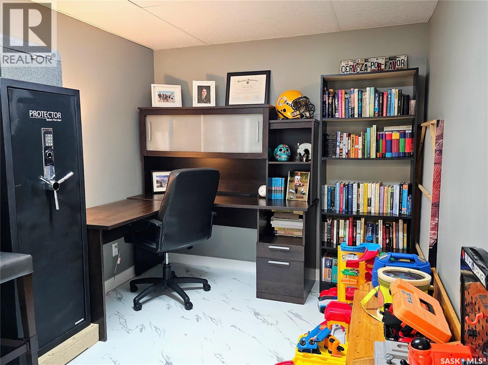 25 King Crescent, Humboldt, SK - Indoor Photo Showing Office