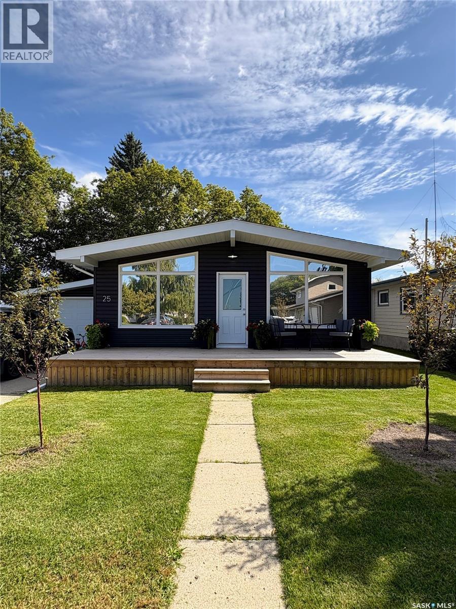 25 King Crescent, Humboldt, SK - Outdoor With Deck Patio Veranda