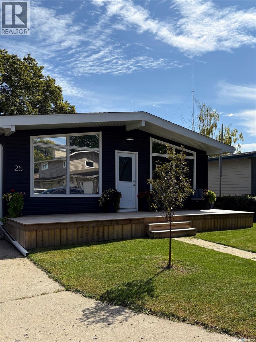 25 King Crescent, Humboldt, SK - Outdoor With Deck Patio Veranda