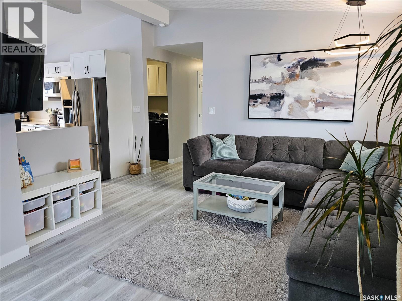 25 King Crescent, Humboldt, SK - Indoor Photo Showing Living Room