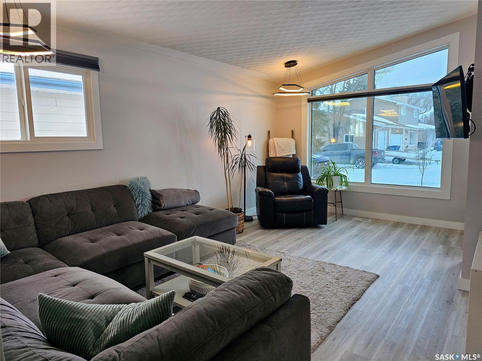 25 King Crescent, Humboldt, SK - Indoor Photo Showing Living Room