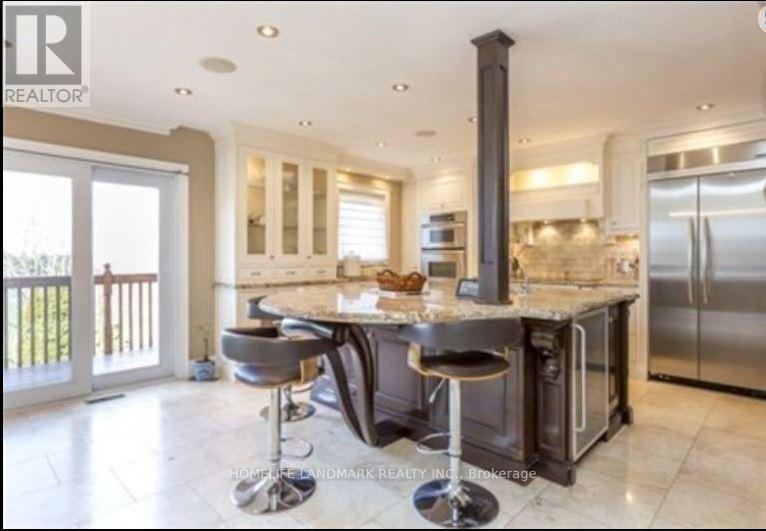 5291 Thornwood Drive, Mississauga, ON - Indoor Photo Showing Kitchen With Upgraded Kitchen