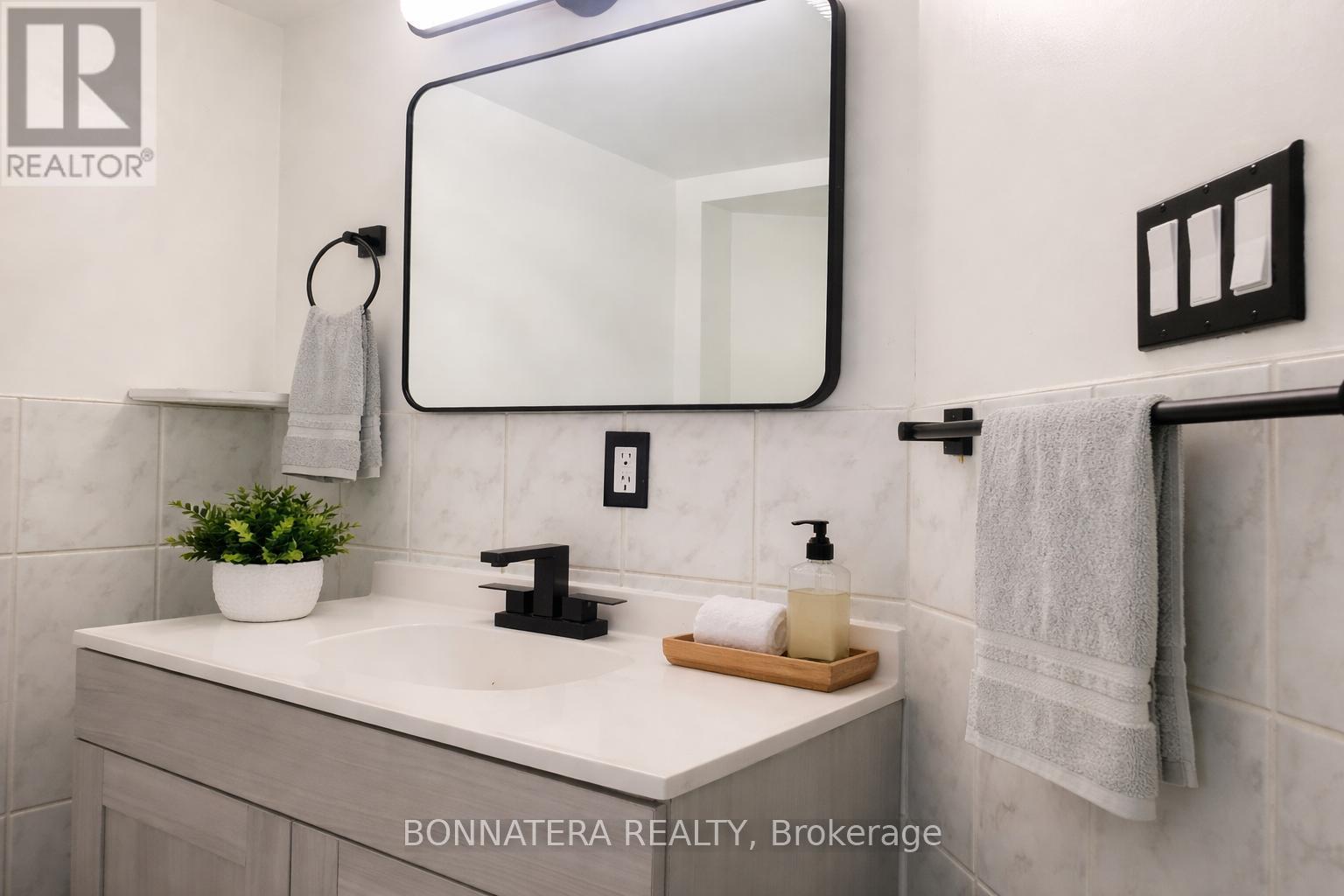6175 Ford Road, Mississauga, ON - Indoor Photo Showing Bathroom