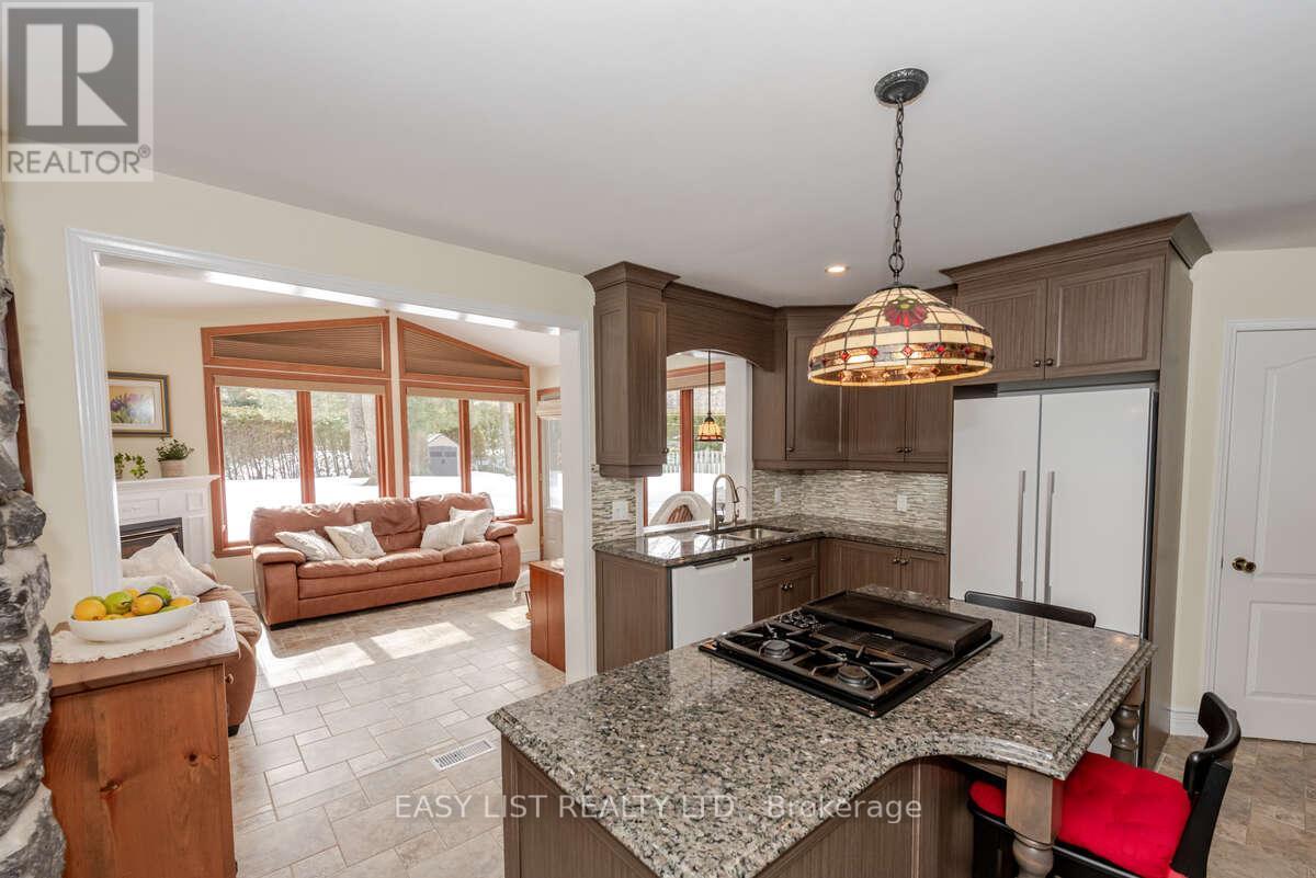 704 Pattee Road, Champlain, ON - Indoor Photo Showing Kitchen With Double Sink
