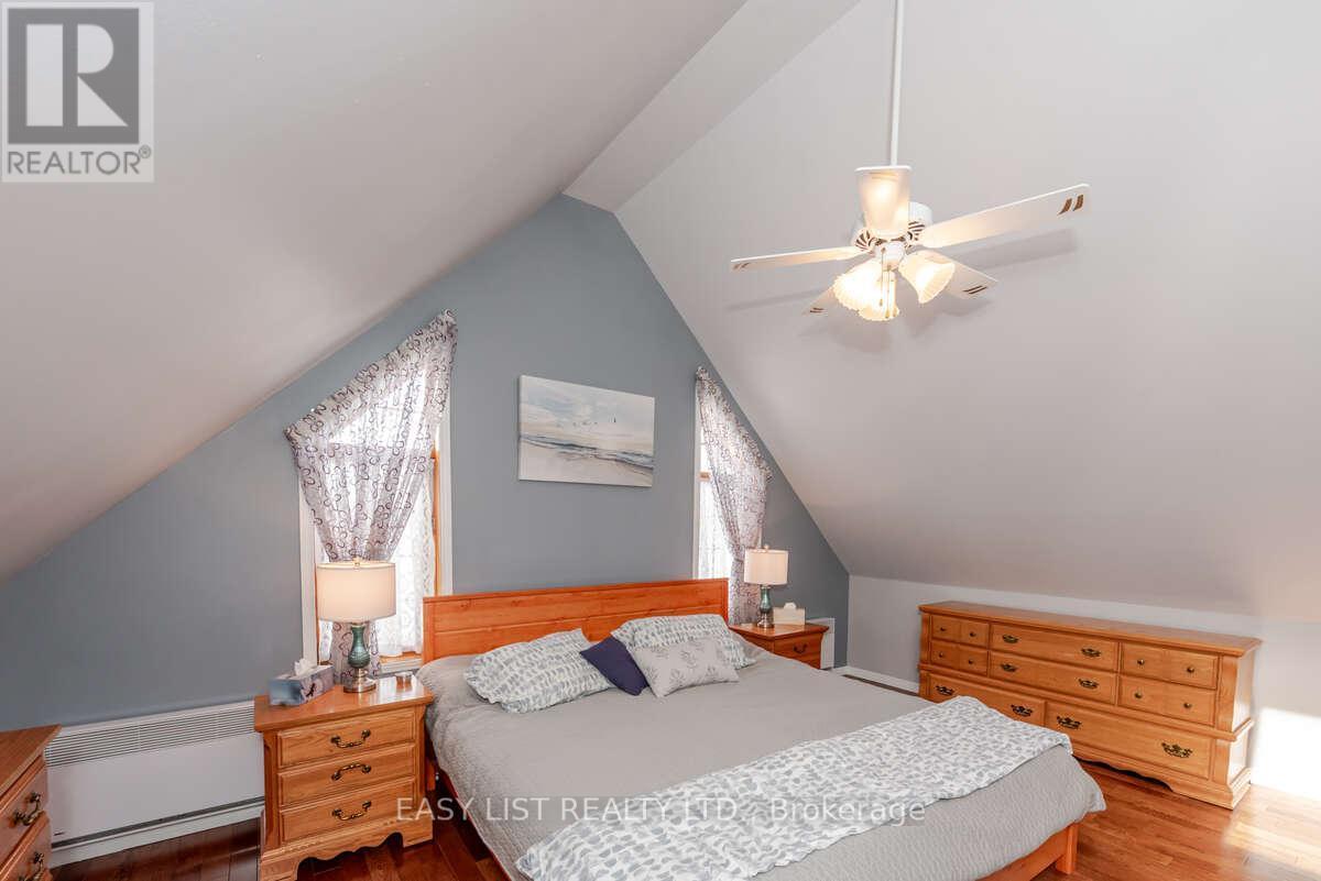 704 Pattee Road, Champlain, ON - Indoor Photo Showing Bedroom