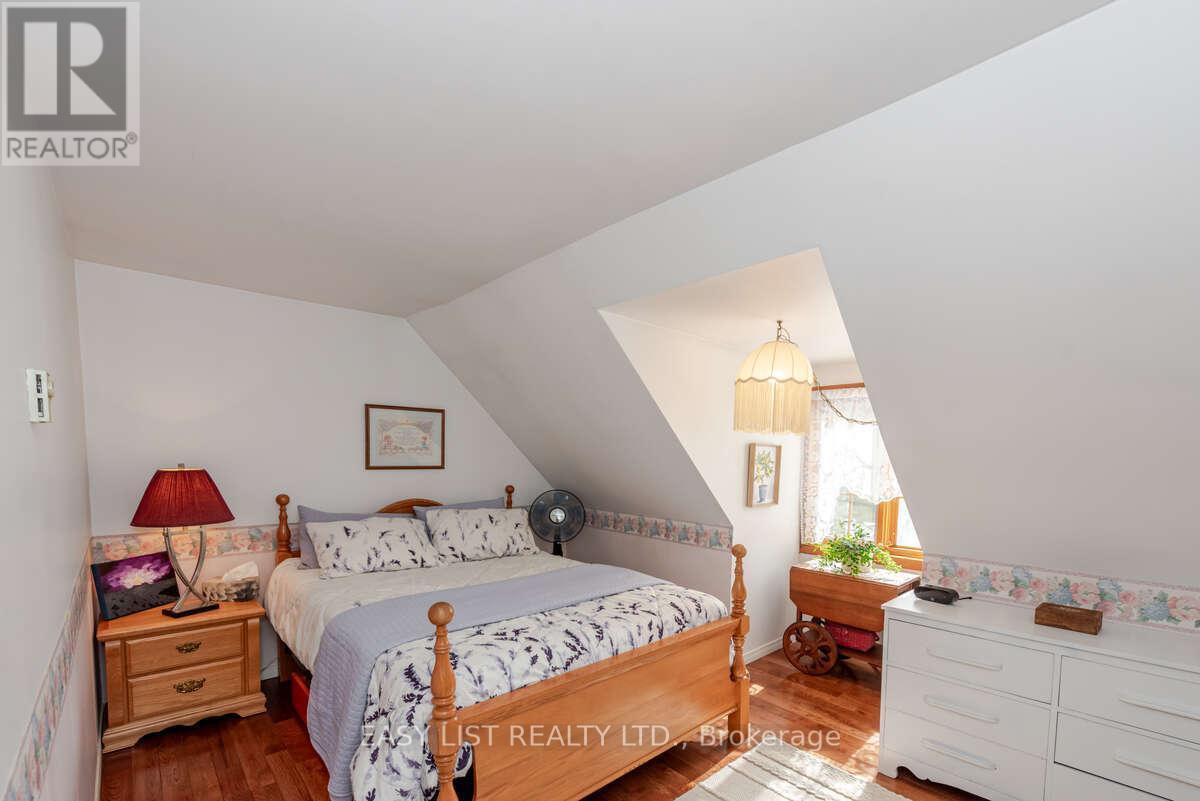 704 Pattee Road, Champlain, ON - Indoor Photo Showing Bedroom