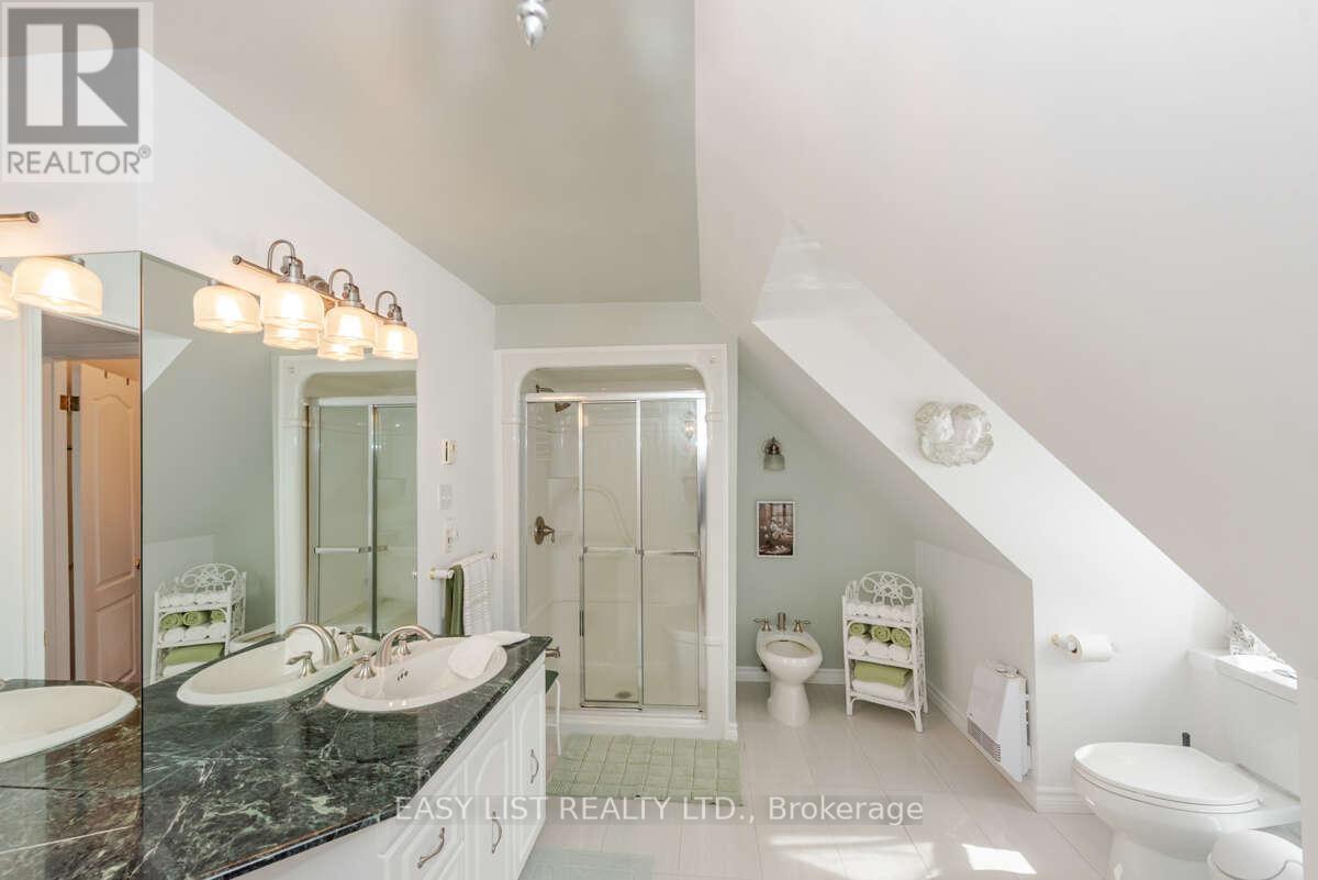 704 Pattee Road, Champlain, ON - Indoor Photo Showing Bathroom