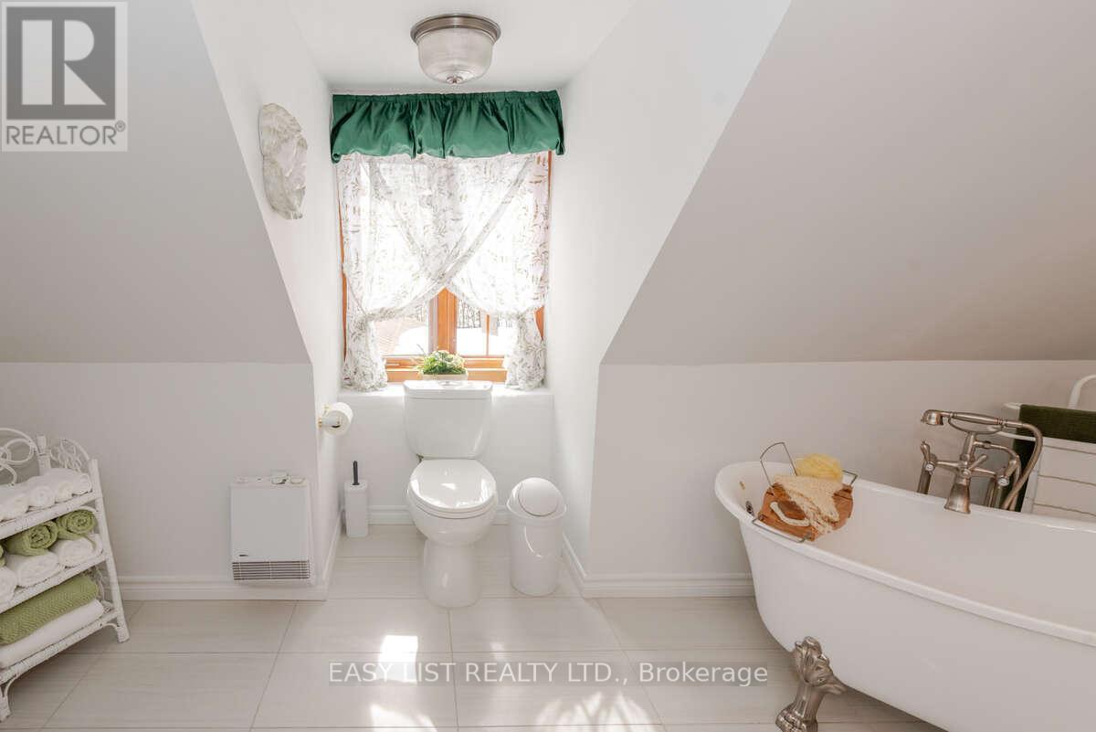 704 Pattee Road, Champlain, ON - Indoor Photo Showing Other Room