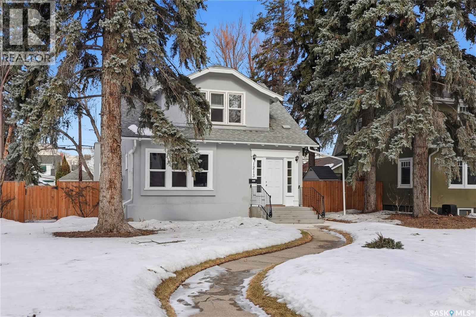 1213 Elliott Street, Saskatoon, SK - Outdoor