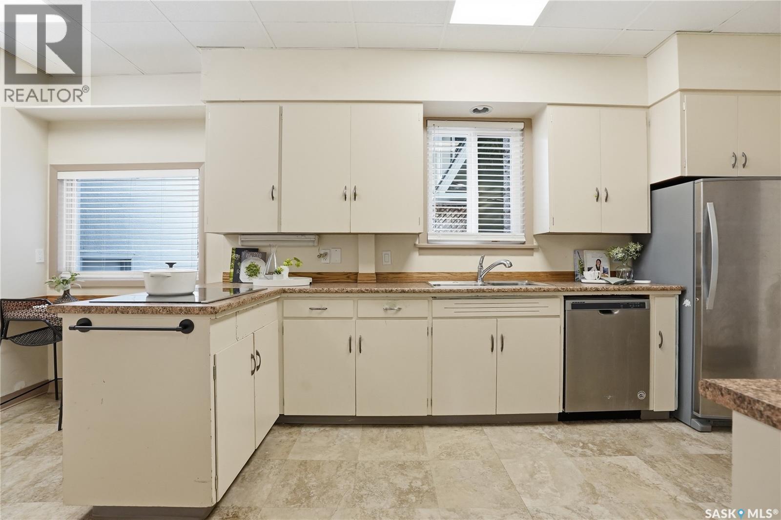 1213 Elliott Street, Saskatoon, SK - Indoor Photo Showing Kitchen