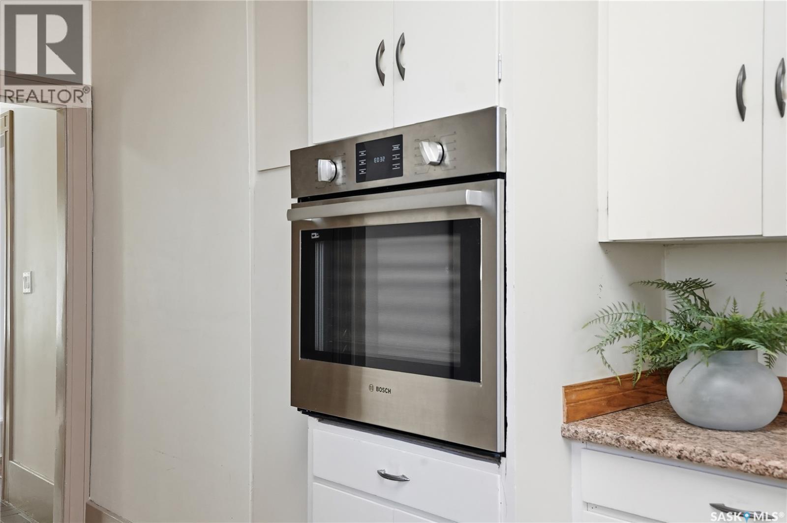 1213 Elliott Street, Saskatoon, SK - Indoor Photo Showing Kitchen