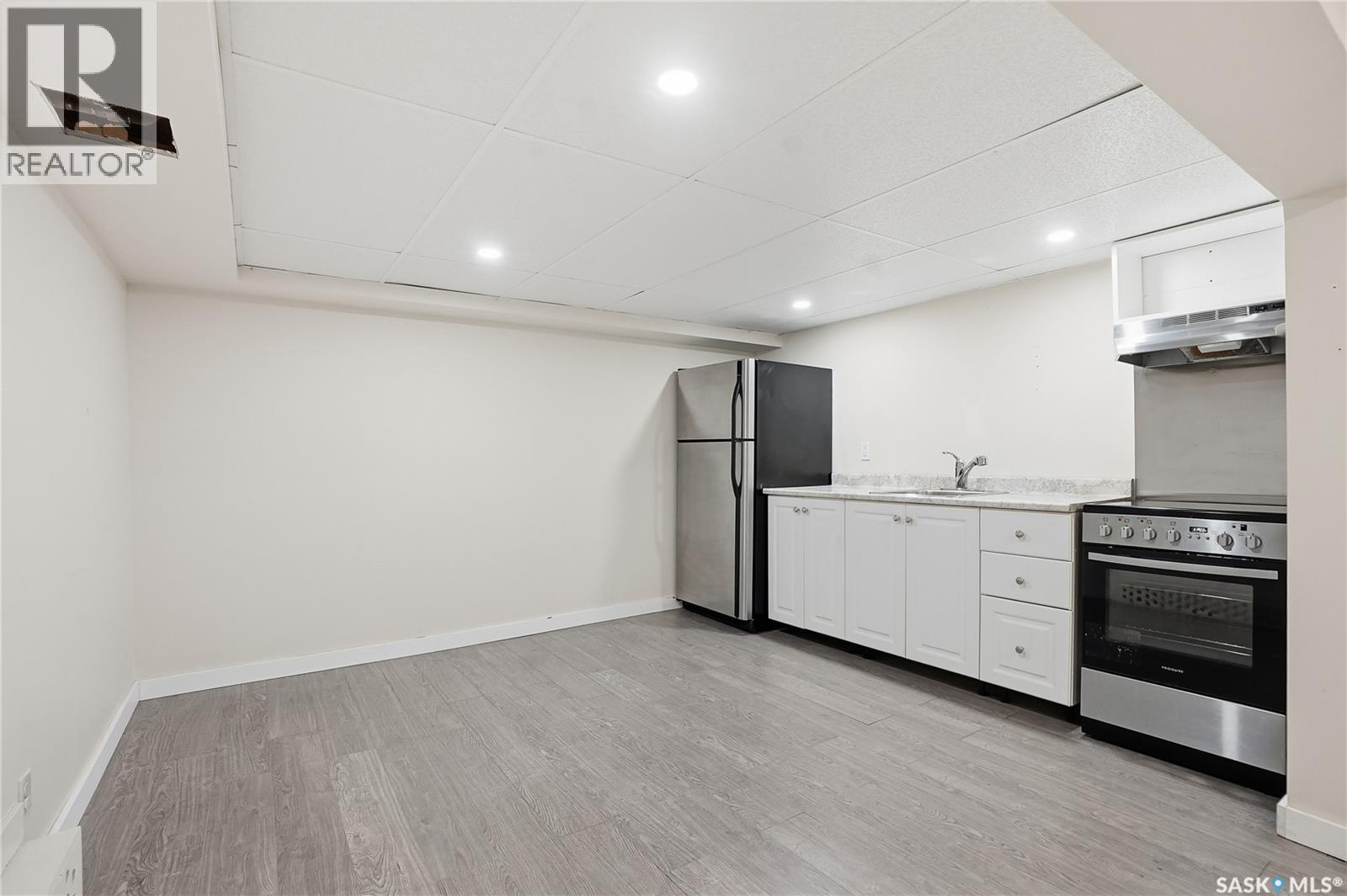 1213 Elliott Street, Saskatoon, SK - Indoor