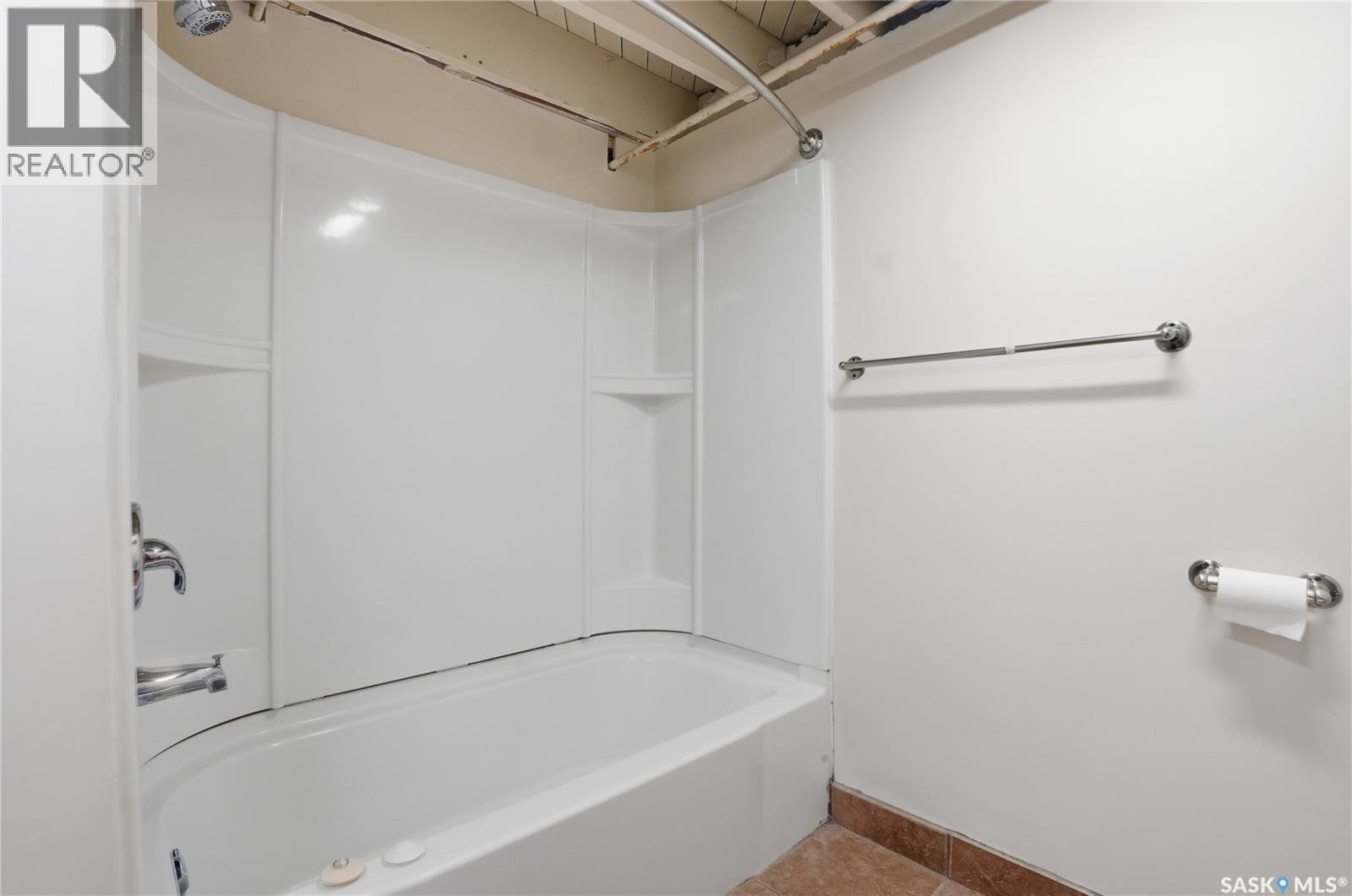 1213 Elliott Street, Saskatoon, SK - Indoor Photo Showing Bathroom
