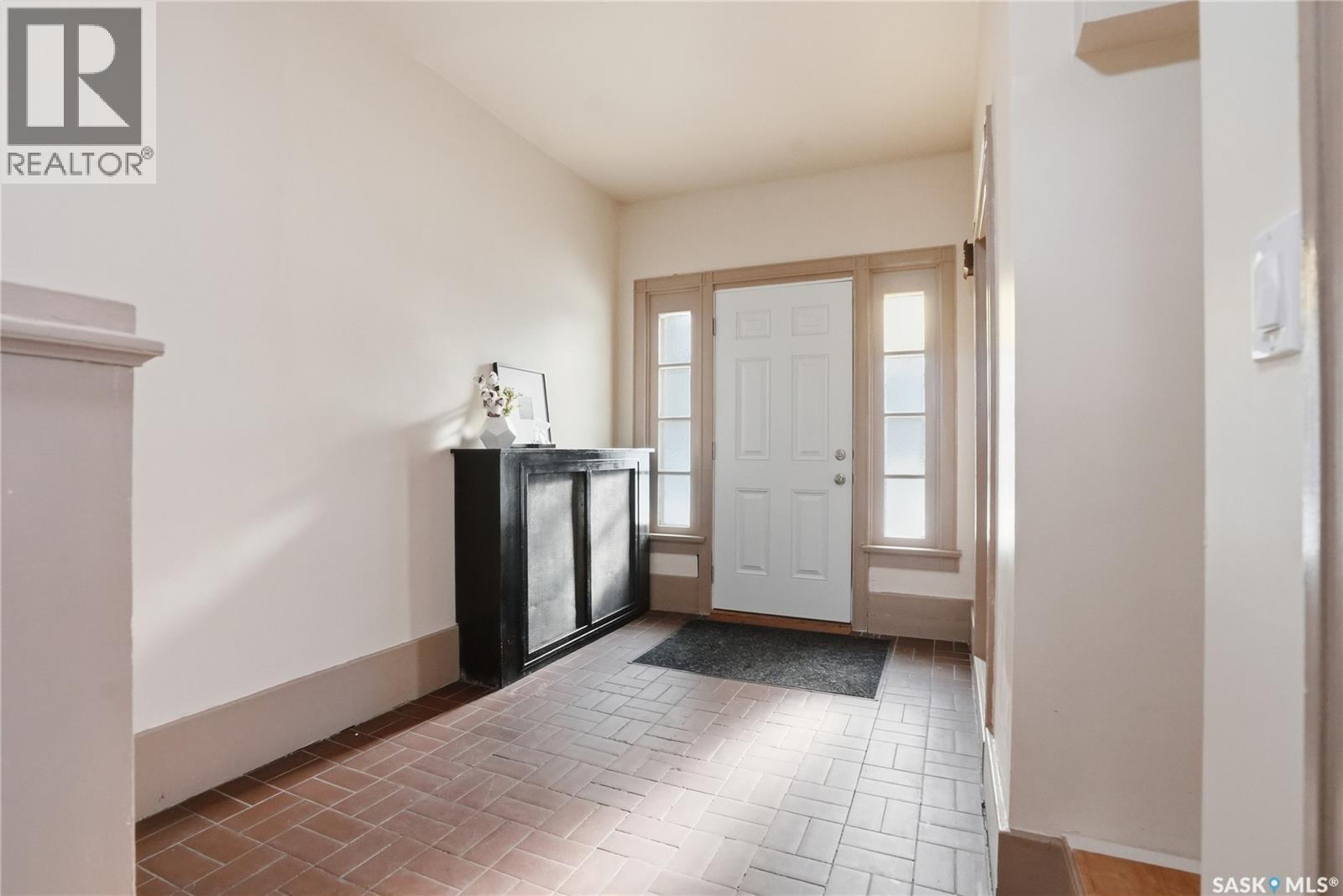 1213 Elliott Street, Saskatoon, SK - Indoor Photo Showing Other Room