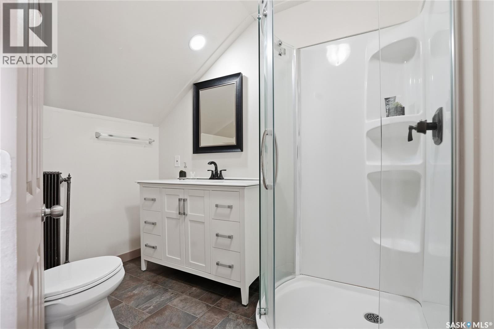 1213 Elliott Street, Saskatoon, SK - Indoor Photo Showing Bathroom