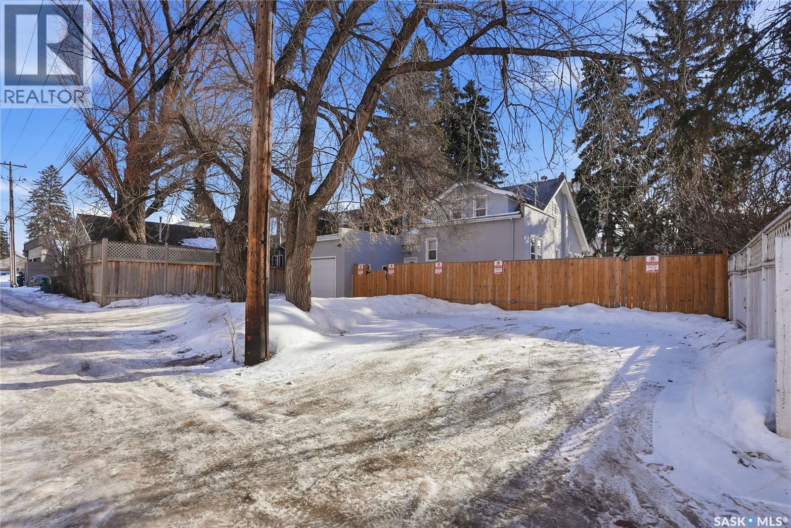 1213 Elliott Street, Saskatoon, SK - Outdoor
