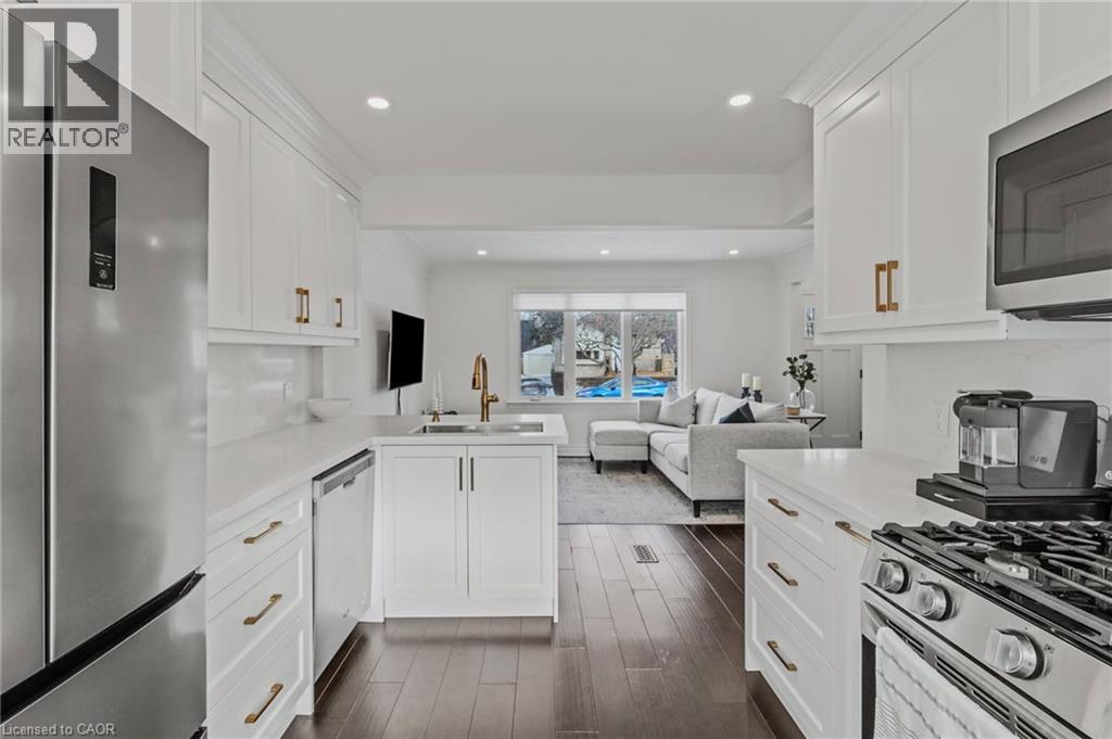 194 Crockett Street, Hamilton, ON - Indoor Photo Showing Kitchen