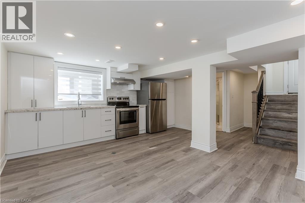 194 Crockett Street, Hamilton, ON - Indoor Photo Showing Kitchen With Stainless Steel Kitchen