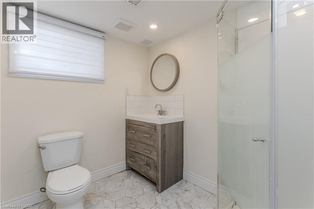 194 Crockett Street, Hamilton, ON - Indoor Photo Showing Bathroom