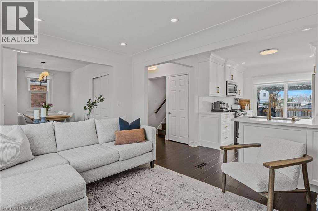 194 Crockett Street, Hamilton, ON - Indoor Photo Showing Living Room