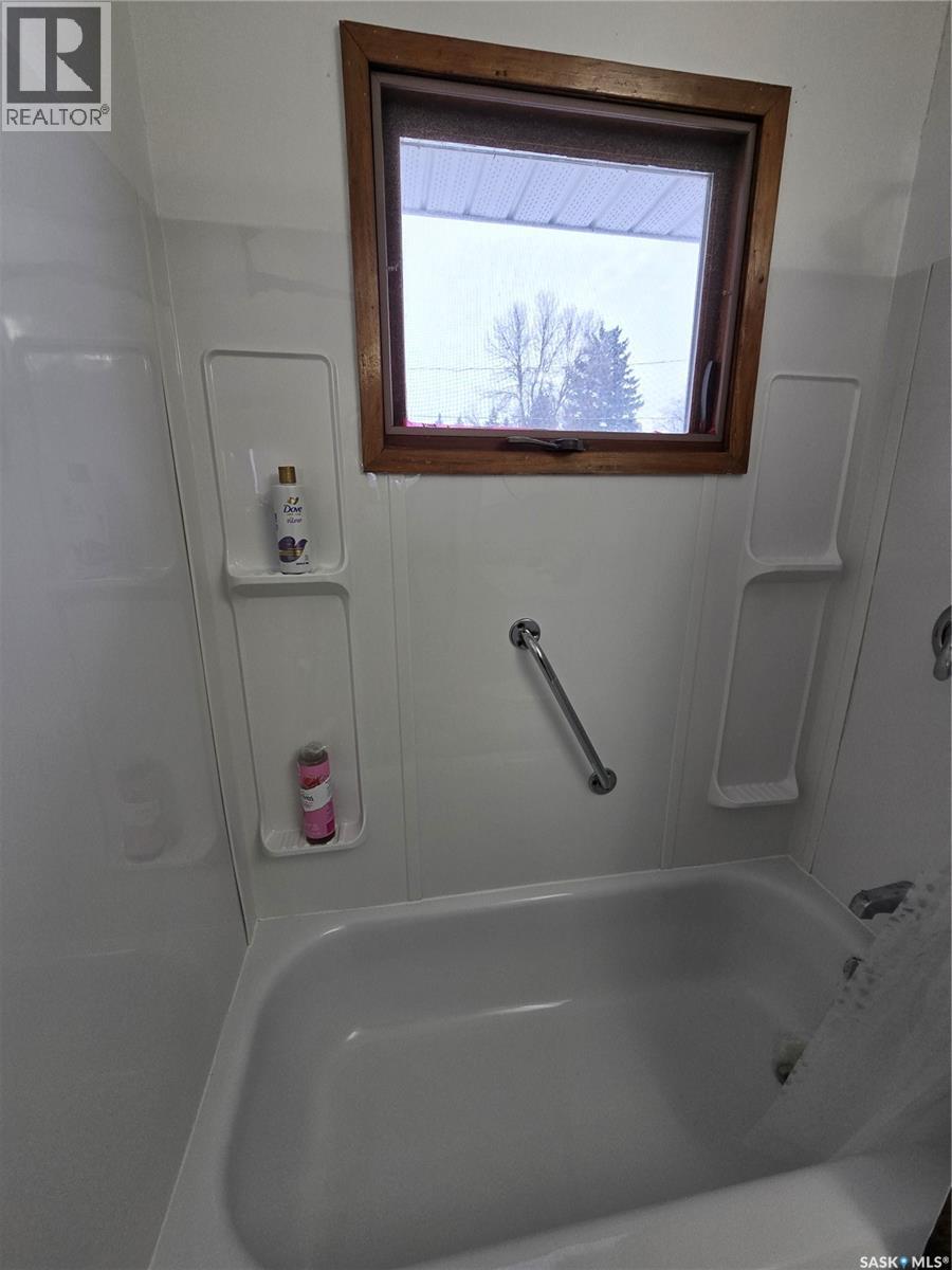 510 Vernon Street, Broadview, SK - Indoor Photo Showing Bathroom