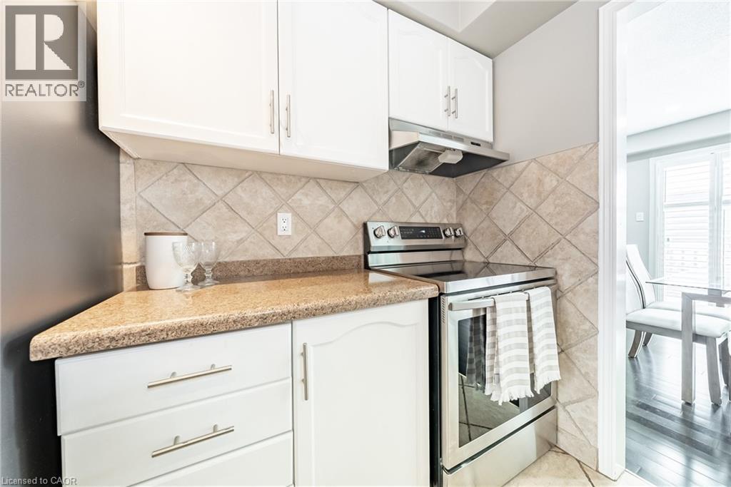 680 Rexford Drive, Hamilton, ON - Indoor Photo Showing Kitchen