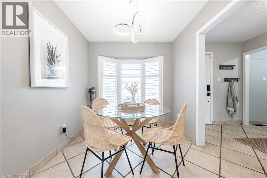 680 Rexford Drive, Hamilton, ON - Indoor Photo Showing Dining Room