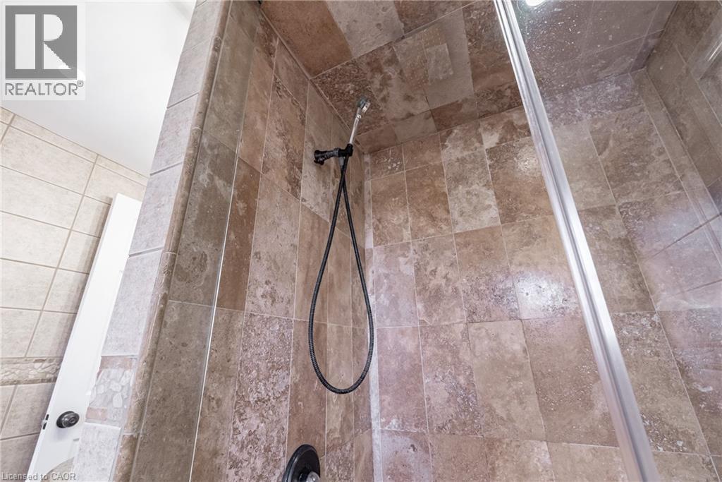 680 Rexford Drive, Hamilton, ON - Indoor Photo Showing Bathroom