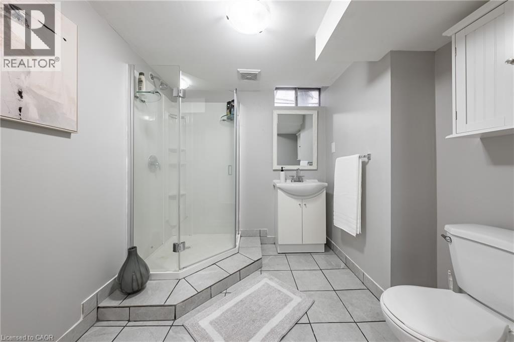 680 Rexford Drive, Hamilton, ON - Indoor Photo Showing Bathroom