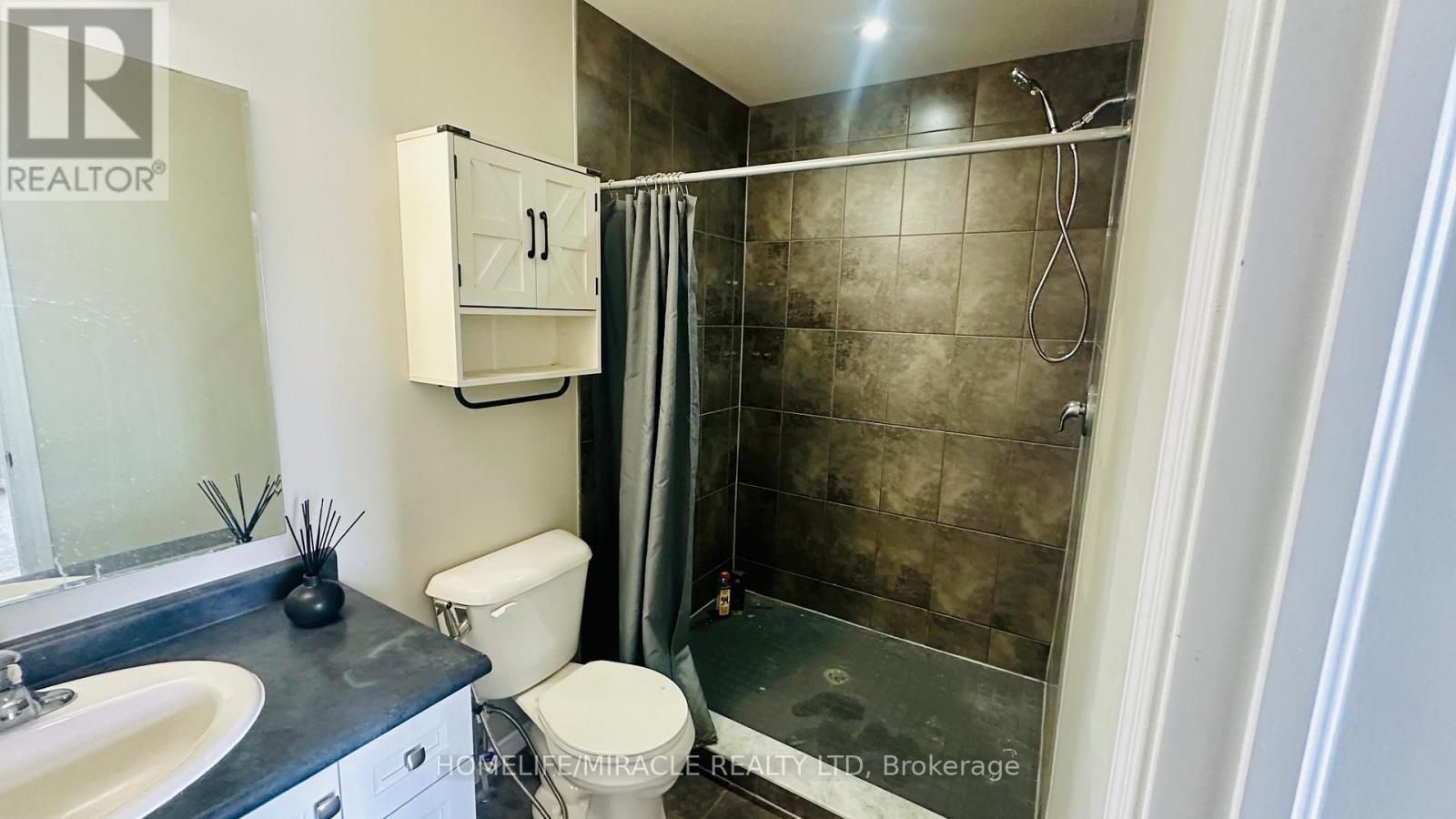 96 Eliza Avenue, Kitchener, ON - Indoor Photo Showing Bathroom