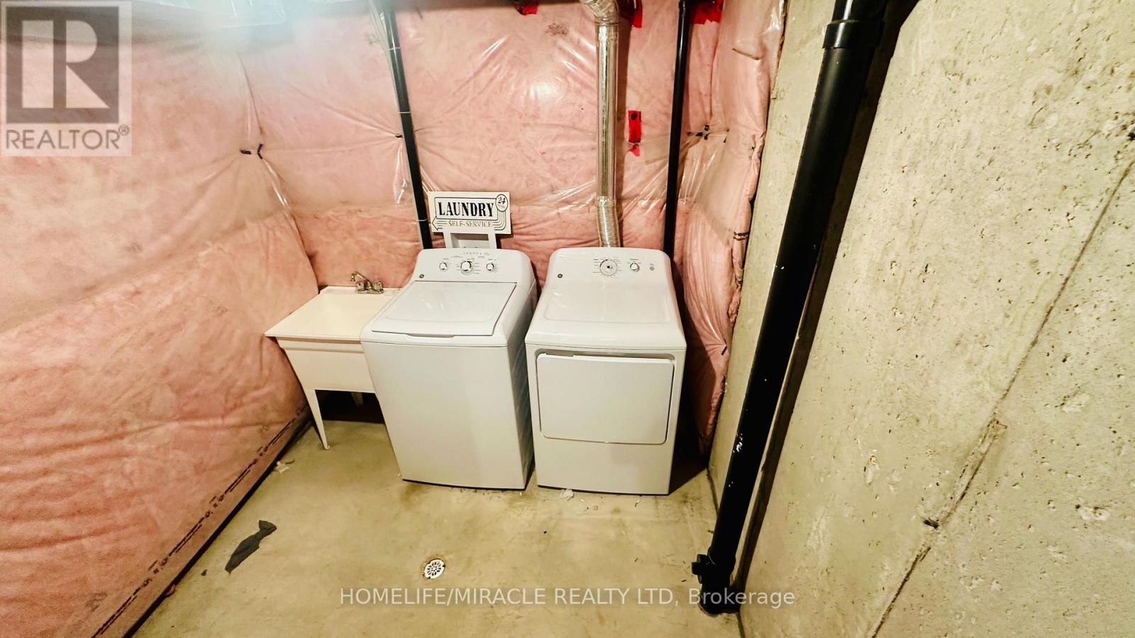 96 Eliza Avenue, Kitchener, ON - Indoor Photo Showing Laundry Room