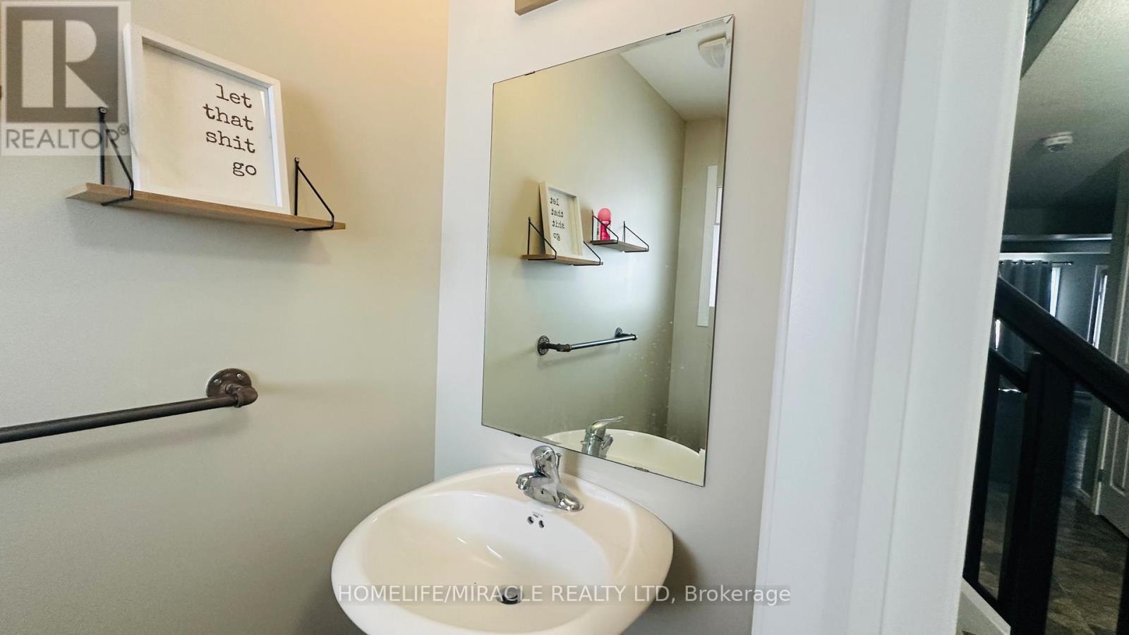 96 Eliza Avenue, Kitchener, ON - Indoor Photo Showing Bathroom