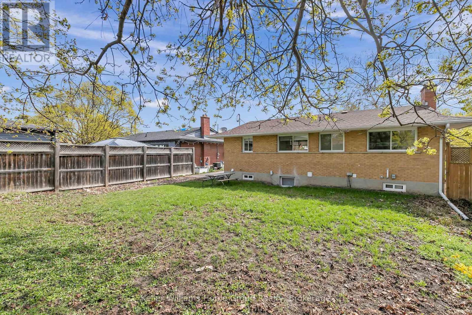 496 Manchester Road, Kitchener, ON - Outdoor