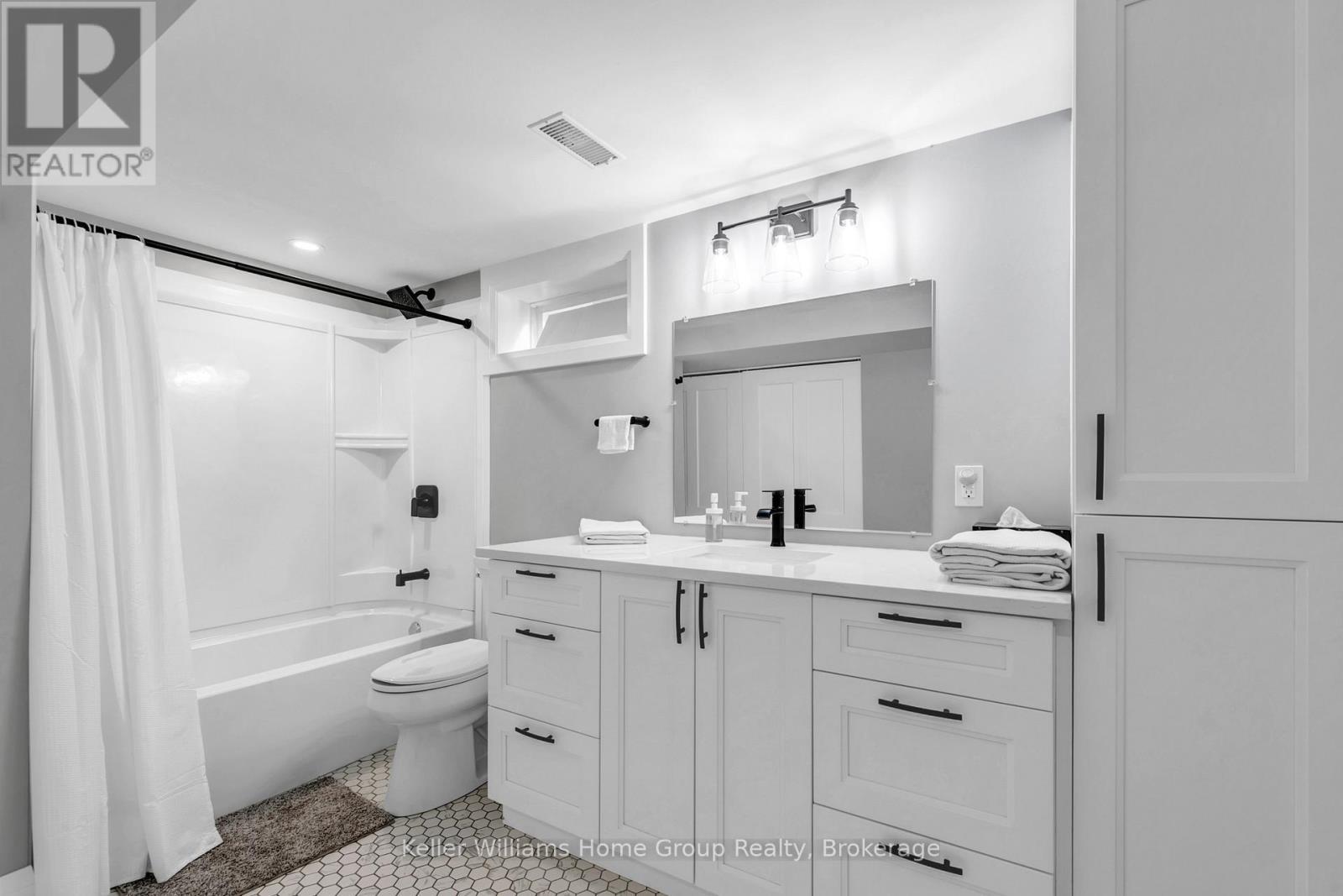 496 Manchester Road, Kitchener, ON - Indoor Photo Showing Bathroom